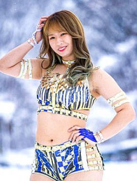 Momo Watanabe