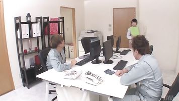 Tsuna Kimura has rough japanese groupsex and gets creamed.