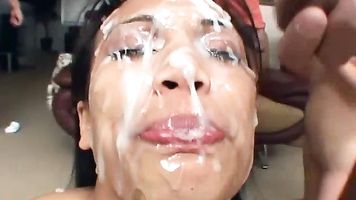 Morder&iacutea esos pezones