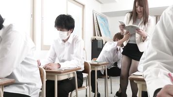 声が出せない絶頂授業で10倍濡れる人妻教師　翔田千里
