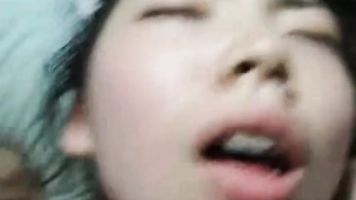 女大学生被骗到酒店用内裤塞嘴强干 直挥泪求饶