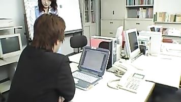 Mariko Shiraishi Asian MILF gets a hot facial bukkake.