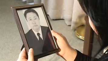 Japanese mature chick has hot sex.