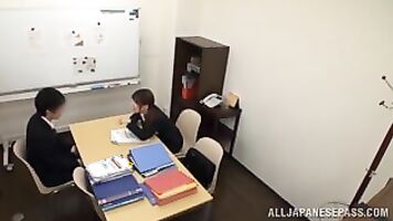 Harsh fuck at the office for sleazy Japanese cutie.